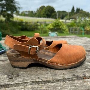 Low Wood in Brown Clogs in Oiled Nubuck on Brown Base Size 38 (US 8)